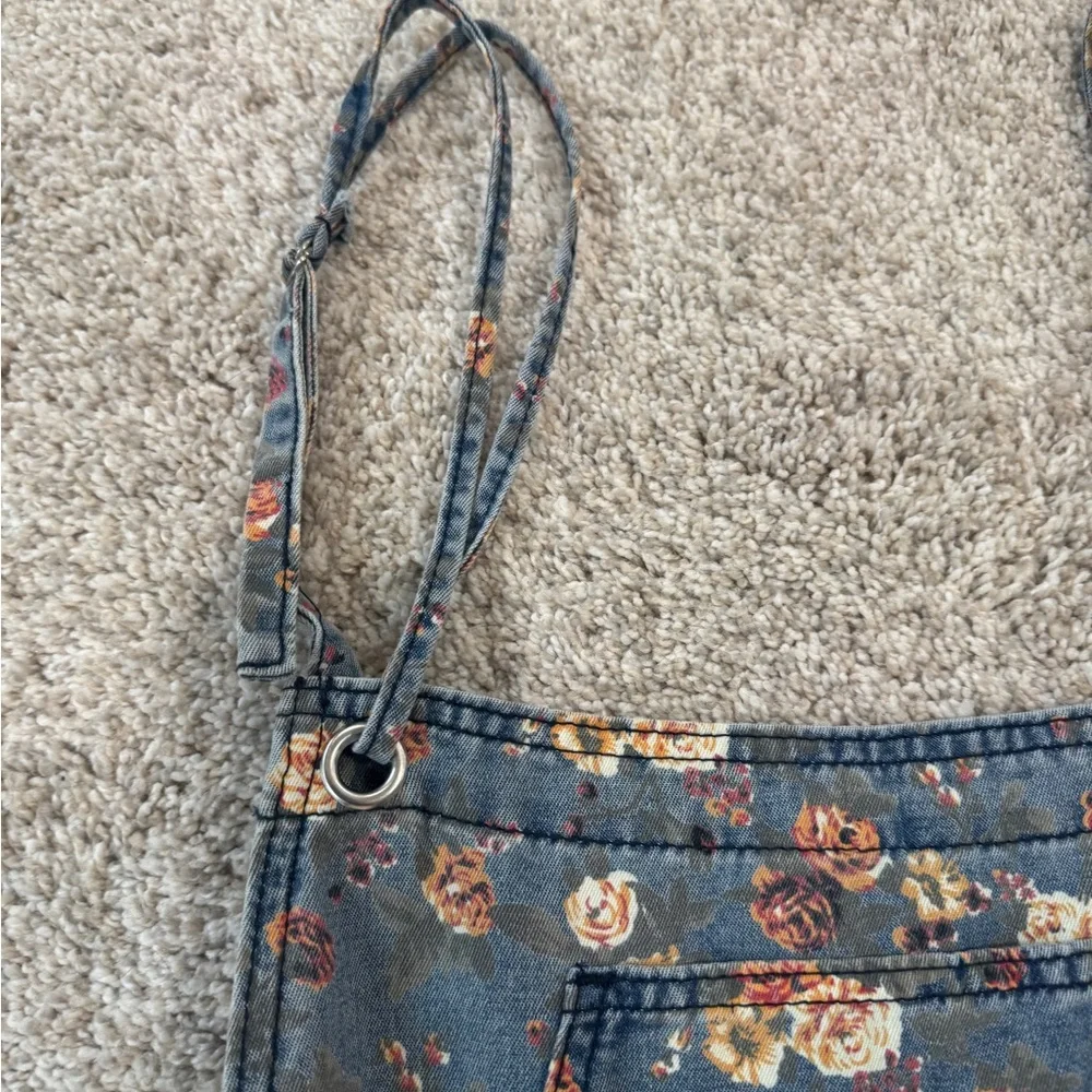 🌼 Blue Velvet Floral Wide Leg Denim Overalls – Size Small – NWT - Picture 7 of 12